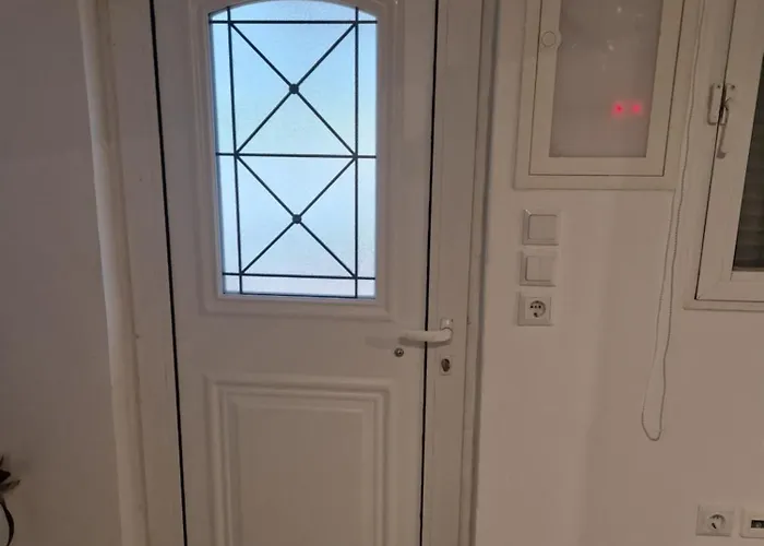 Small Anna&sofos Apartment *