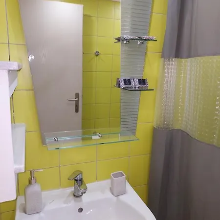 アパート Small Anna&sofos